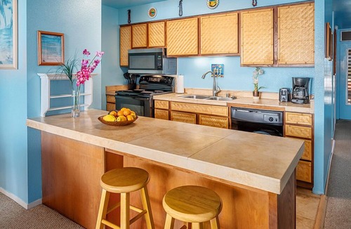 Wailua Condo | Oceanfront Wailua Bayview 203