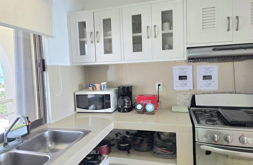 Zona Hotelera Condo | Oceanfront white sand beach condo