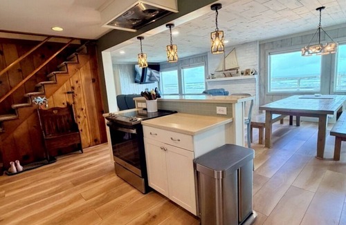Yachats Cottage | Oceanfront Yachats Retreat with Private Beach Access for 30+ Night Stays