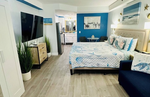 Ortona Park Resort | OceanFrontStudio: balcony kitchen beachWiFi