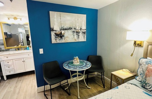 Ortona Park Resort | OceanFrontStudio: balcony kitchen beachWiFi