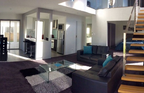 Devonport House | Oceans Devonport - Corporate/Long stay discounts Self Contained Townhouse