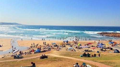 Scottburgh Apartment | Oceans Whisper 704 beach apartment gated & Lift access