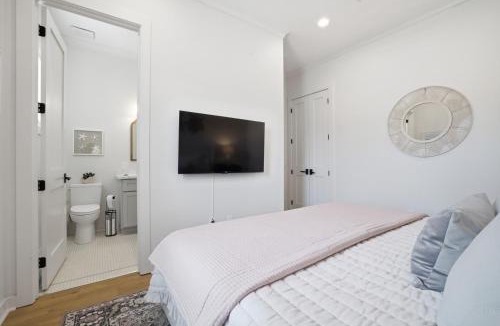 Pass Christian House | Oceanside Breeze - 1BD - Pool