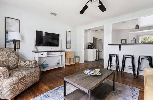 East Side Capistrano House | Oceanside Bungalow *1 Mile to Beach & Pier!*