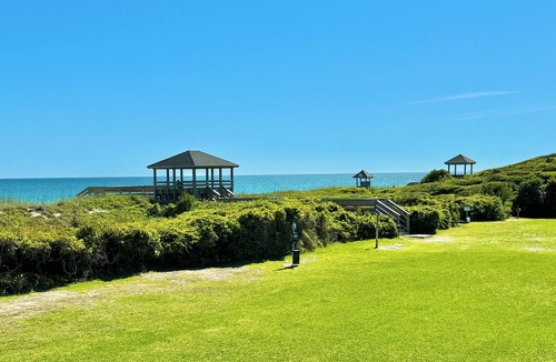 Atlantic Beach Condo | OCEANSIDE COMMUNITY 2nd Floor Private Beach Access Pool Kitchen BBQ Grills