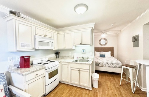 Atlantic Beach Condo | Oceanside Complex Direct Beach Access Pool Kitchen Pet Friendly