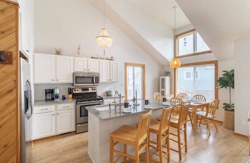 Ocean Sands Condo | Oceanside Corolla townhome w/community beach access, pool & tennis!