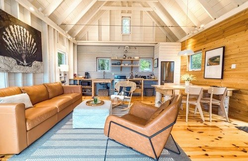 Chimney Corner Cottage | Oceanside Cottage with Stunning Views 3 min. to Beach, near Cabot Trail & Park