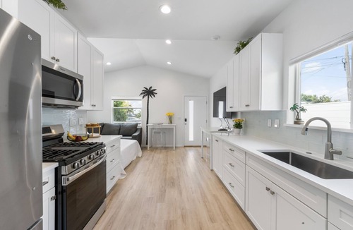 Loma Alta Cottage | OCEANSIDE HAPPY HULA RETREAT New build - 1bed/1bath located 1.5 miles from Pier!