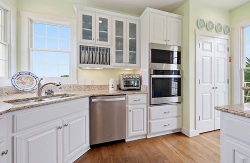 Emerald Isle House | Oceanside,private pool,golf cart,elevator,easy beach access,in Spinnaker's Reach