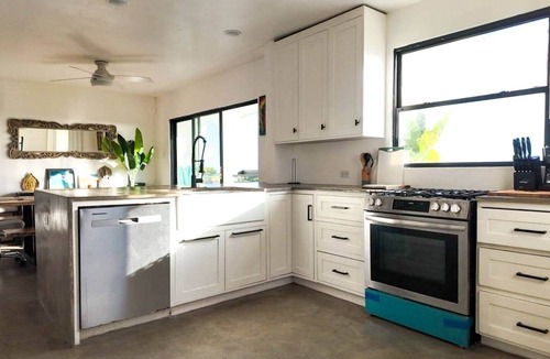 Welches Apartment | Oceanview 2 BDRM Penthouse APT 5C