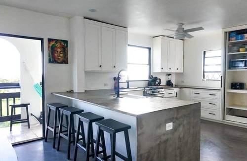 Welches Apartment | Oceanview 2 BDRM Penthouse APT 5C