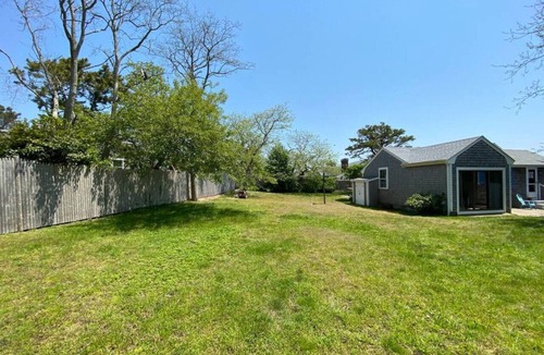 Northwest Harwich House | Oceanview 2 BR cottage across from Pleasant Beach!
