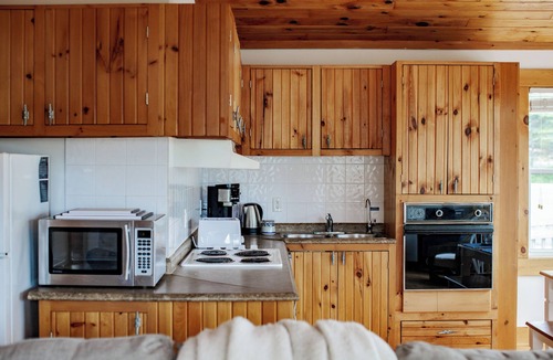 Boutiliers Point House | Oceanview 3-Bedroom Cottage | Fireplace | Sauna | Near Halifax