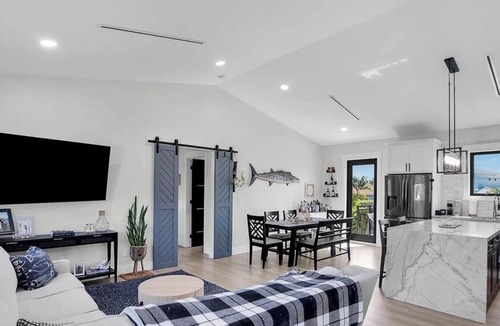 Coury House | Oceanview 3B/2B house. Short walk to beach. Serene backyard. Coastal bliss!