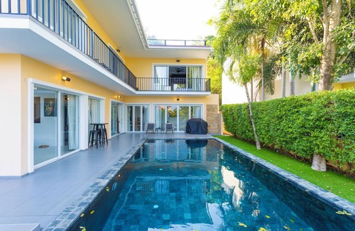 Chalong Villa | Oceanview 4BR Villa Jacuzzi Escape V180