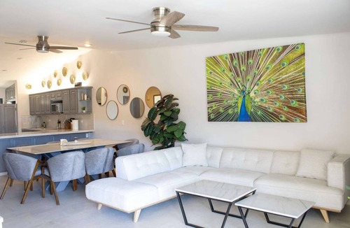 Centro Condo | Oceanview Balcony, Pools & Gym Near Marina