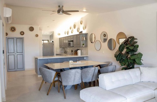 Centro Condo | Oceanview Balcony, Pools & Gym Near Marina