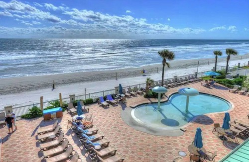Ortona Park Condo | Oceanview Beachfront Condo, Private Balcony, Pool, Gym & Sauna - Now Open