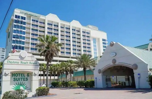Ortona Park Condo | Oceanview Beachfront Condo, Private Balcony, Pool, Gym & Sauna - Now Open