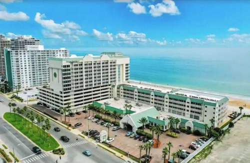 Ortona Park Condo | Oceanview Beachfront Condo, Private Balcony, Pool, Gym & Sauna - Now Open