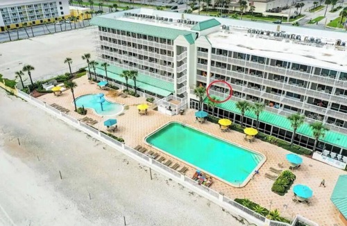 Ortona Park Condo | Oceanview Beachfront Condo, Private Balcony, Pool, Gym & Sauna - Now Open