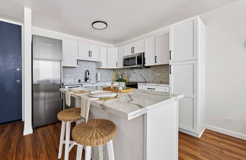 McCully - Moiliili Condo | Oceanview Condo + Pool + Gym | 10-Min Walk to Beach | Coastal Getaway Waikiki