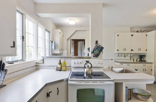 Madison House | Oceanview Cottage by East Wharf Beach Madison CT