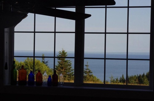 Livingstone Cove Cottage | Oceanview Cottage - Enjoy Your Morning Coffee at the Lighthouse!