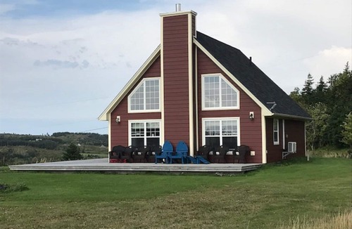 Livingstone Cove Cottage | Oceanview Cottage - Enjoy Your Morning Coffee at the Lighthouse!