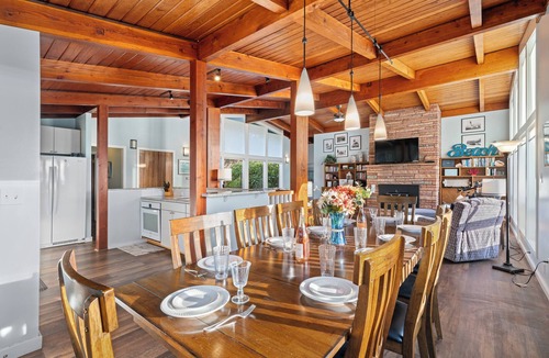 Neahkahnie Beach House | Oceanview, double kitchen, 6 bedroom/3 bath, large decks, in Manzanita