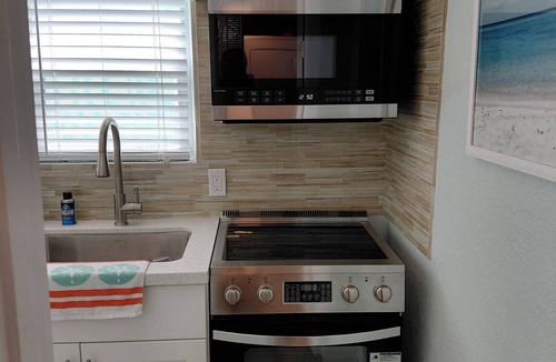 Windley Key House | OCEANVIEW, ISLAMORADA - newly refreshed concrete conch cottage & tiki