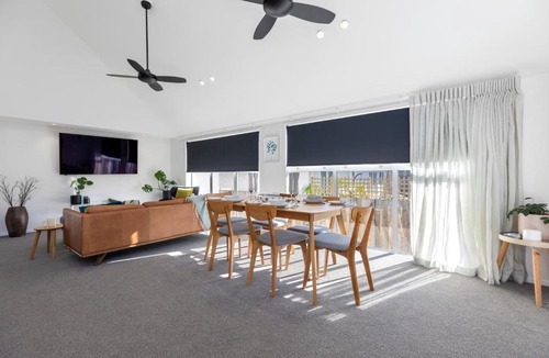 Mount Maunganui House | Oceanview Magic - Mount Maunganui Holiday Home