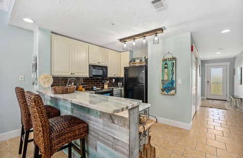 Mexico Beach Condo | Oceanview, Pool, Sauna & Jacuzzi! Steps to the Beach!