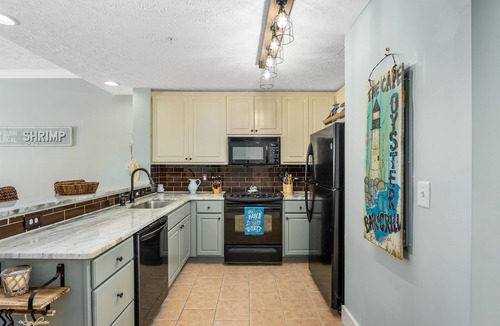 Mexico Beach Condo | Oceanview, Pool, Sauna & Jacuzzi! Steps to the Beach!