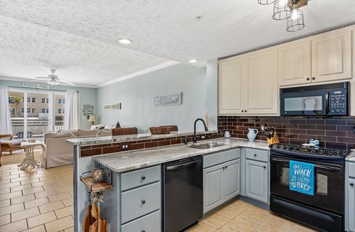 Mexico Beach Condo | Oceanview, Pool, Sauna & Jacuzzi! Steps to the Beach!