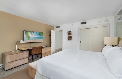 South Beach Apartment | Oceanview Private Condo at 1 Hotel & Homes -1408