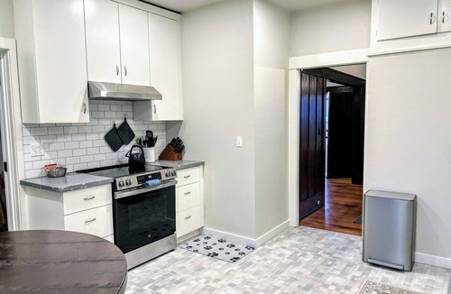 Eureka House | Oceanview Retreat — 2BR, Walk to the Beach
