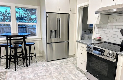 Eureka House | Oceanview Retreat — 2BR, Walk to the Beach