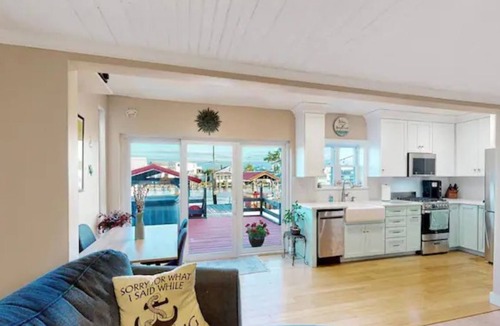 South Bowers House | Oceanview Riverfront retreat w/hot tub and private dock! - 10 min from DE Turf