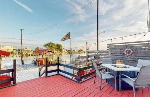 South Bowers House | Oceanview Riverfront retreat w/hot tub and private dock! - 10 min from DE Turf