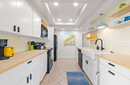Solana Beach Apartment | Oceanview Solana Beach Getaway with Pool & Hot Tub
