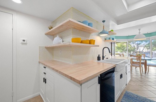 Solana Beach Apartment | Oceanview Solana Beach Getaway with Pool & Hot Tub