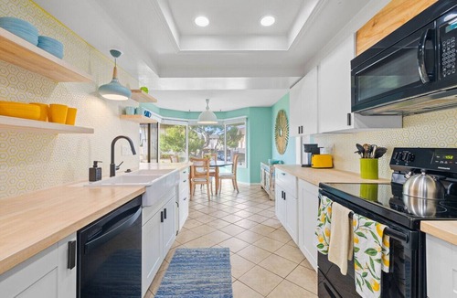 Solana Beach Apartment | Oceanview Solana Beach Getaway with Pool & Hot Tub