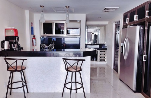 Punta Cancun Apartment | Oceanview Studio Beachfront in Hotel Zone