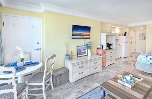 Ortona Park Condo | Oceanview Studio Private Balcony Walk to Beach