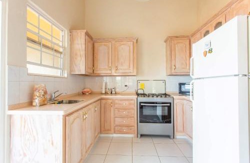 Fustic Apartment | Oceanview Terrace, Walk to Beach, WiFi and Parking