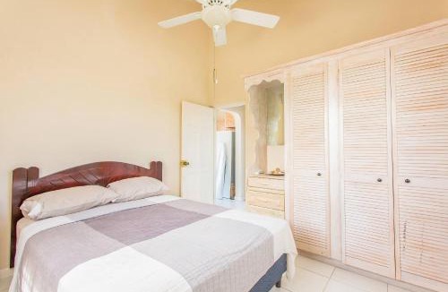 Fustic Apartment | Oceanview Terrace, Walk to Beach, WiFi and Parking