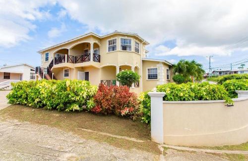 Fustic Apartment | Oceanview Terrace, Walk to Beach, WiFi and Parking